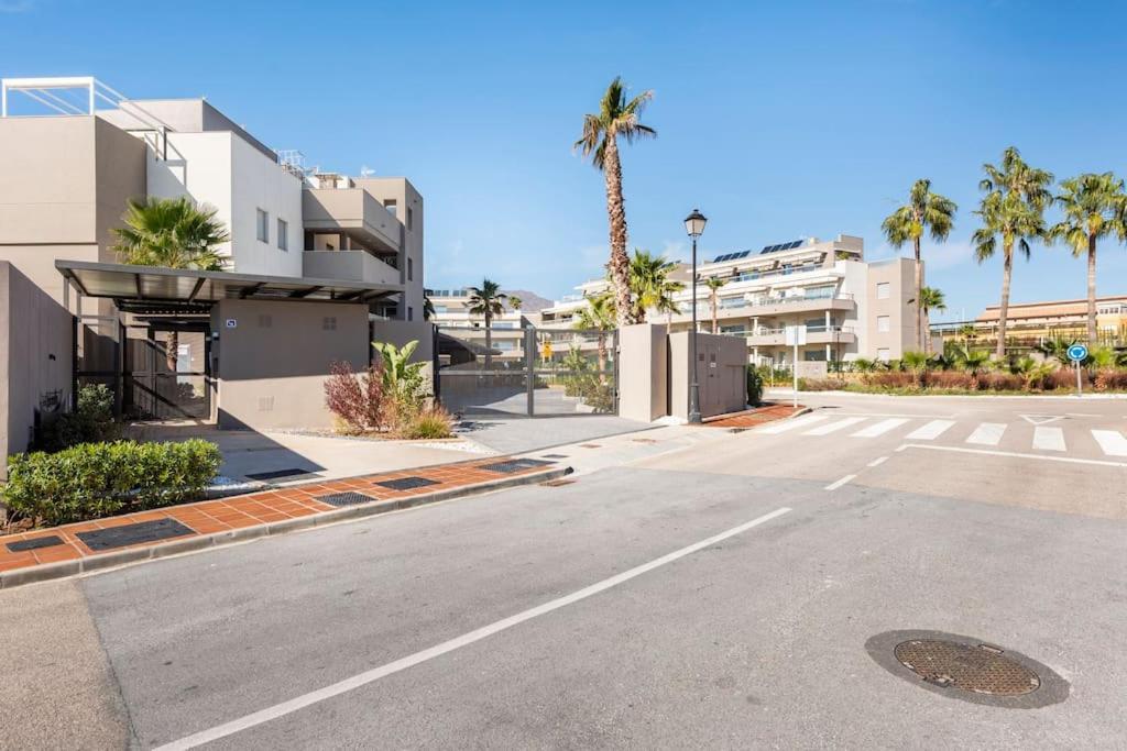 Sunny Valley Golf, Amazing Views & Pool Apartment