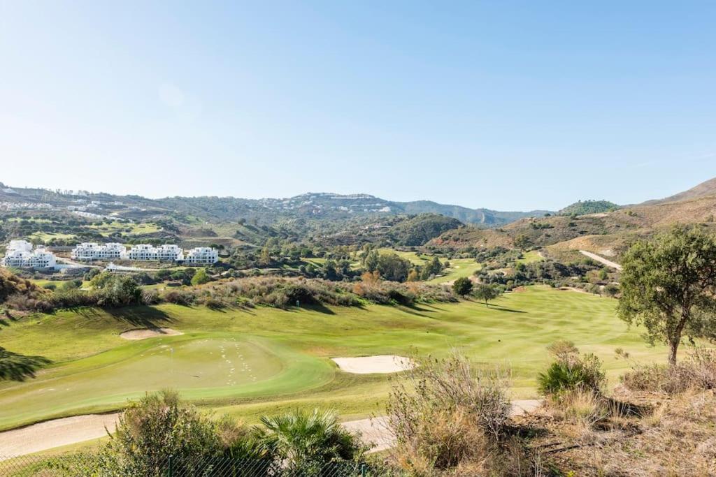 Apartment Sunny Valley Golf, Amazing Views & Pool